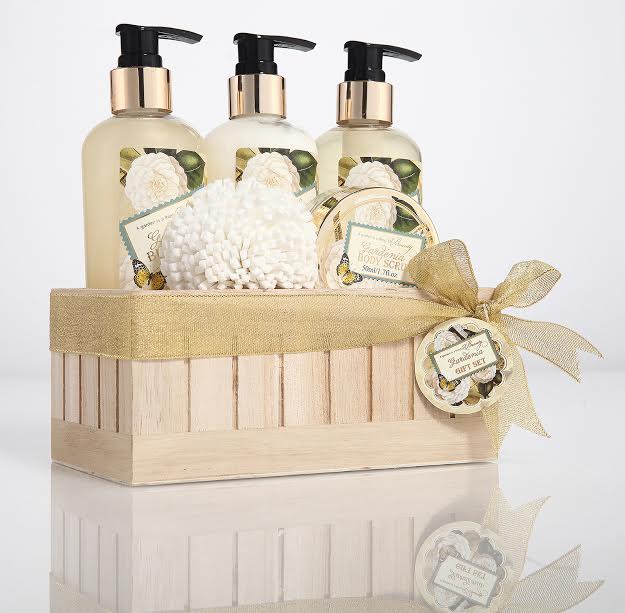 Christmas shopping at Rustan's Supermarket Treat yourself or someone you love to rejuvenating personal care products this holiday of giving. This set is at P599.