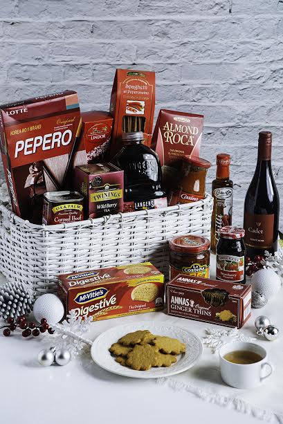 Christmas shopping at Rustan's Supermarket Gift someone with the A Very Merry Christmas basket (P4,699) which includes wine, berry tea, salsa, and other delicious red goods.