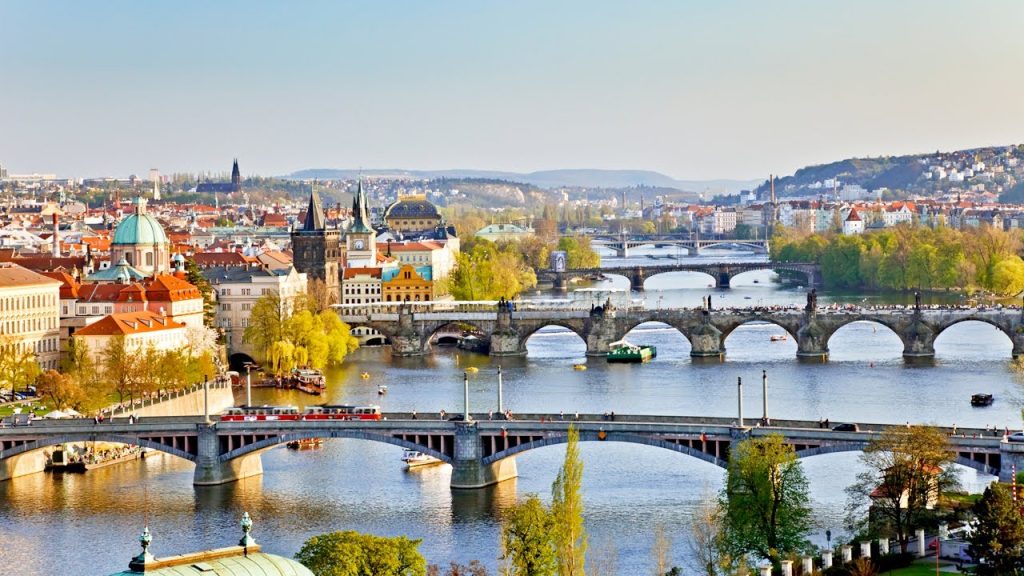MOMI SHARES| The best spots in Prague for romantic travelers