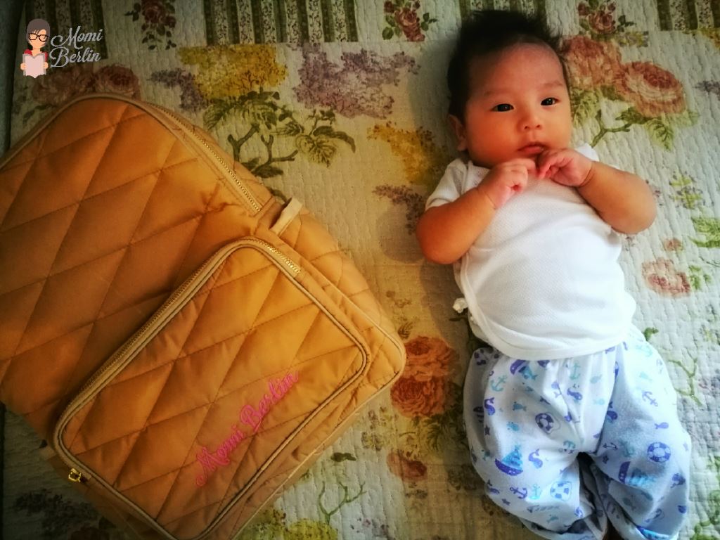 MOMI SHARES| What's inside our diaper Bag? MOMI SHARES| What's inside our diaper Bag?
