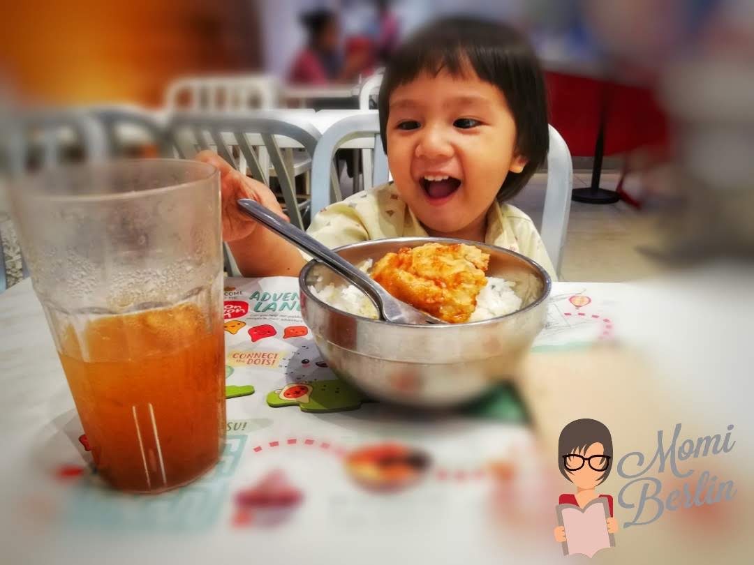 Kids Eat Free! Kids Eat Free!