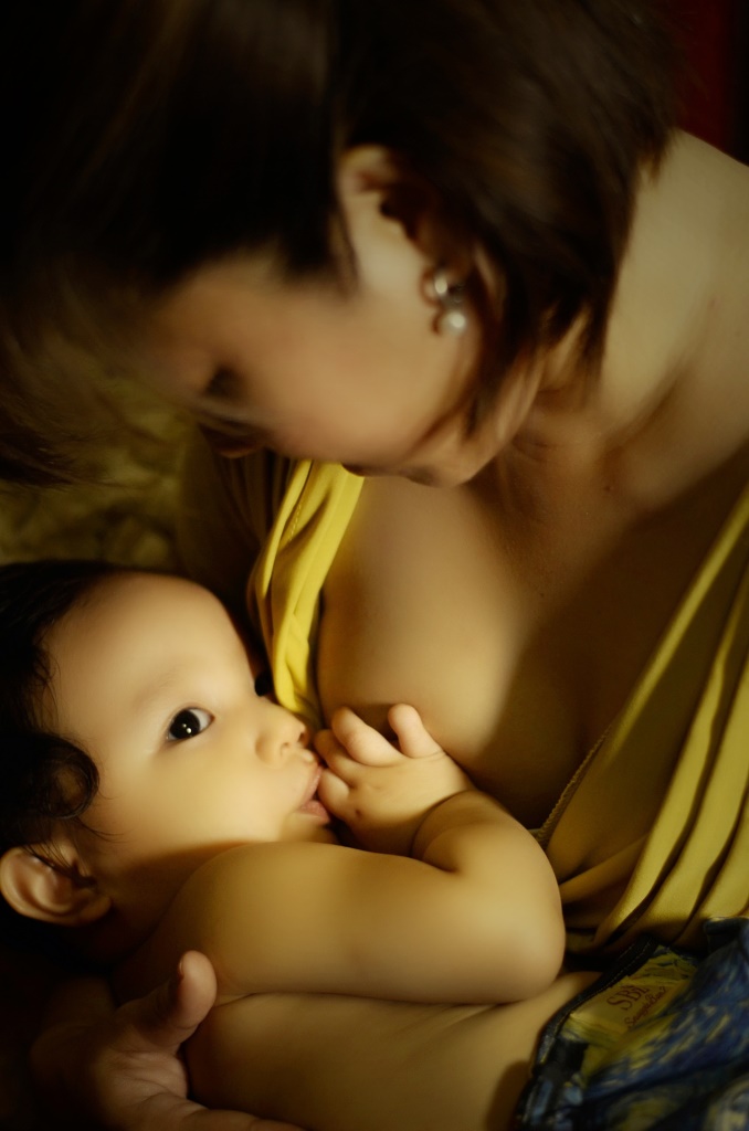 benefits of breastfeeding to moms